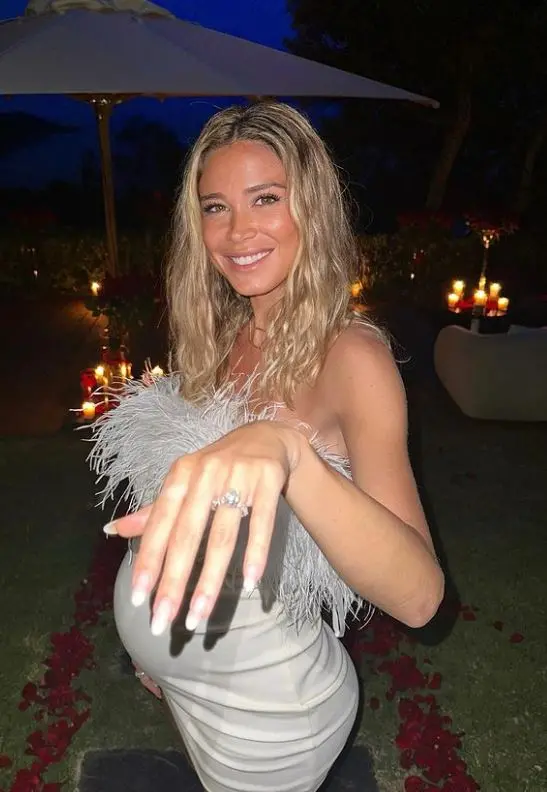 Diletta Leotta mostra l'anello di fidanzamento (foto Instagram)