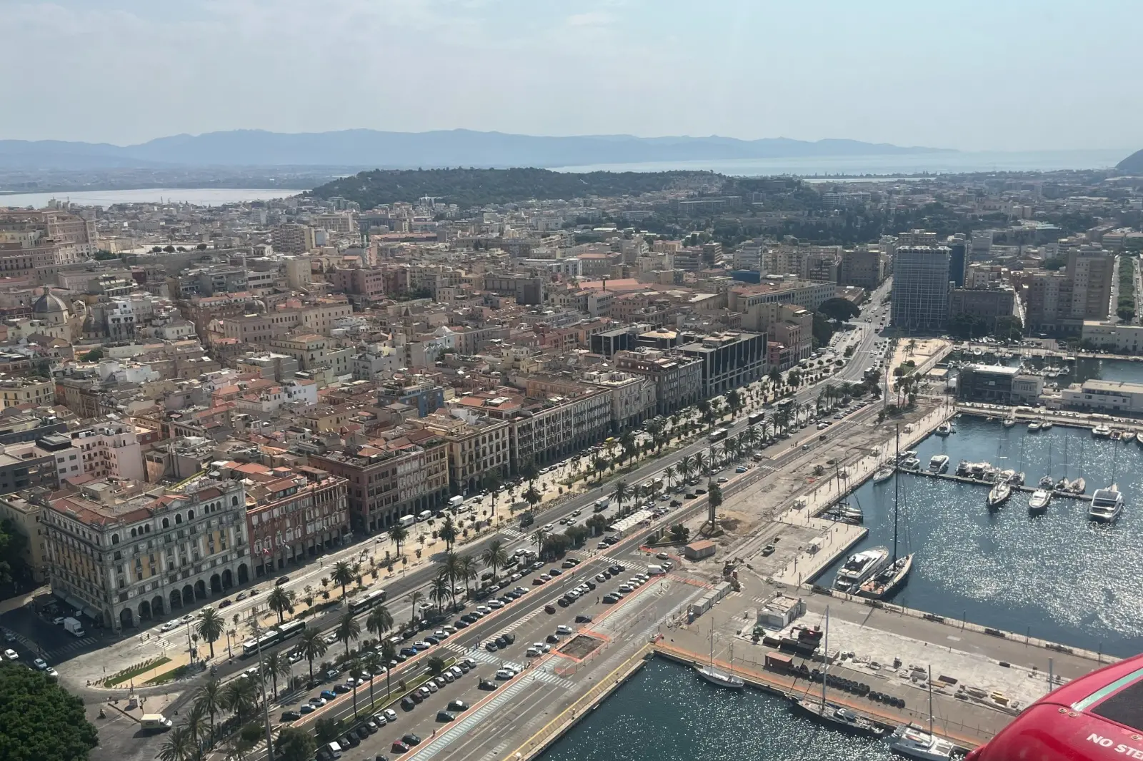 Una veduta aerea di Cagliari