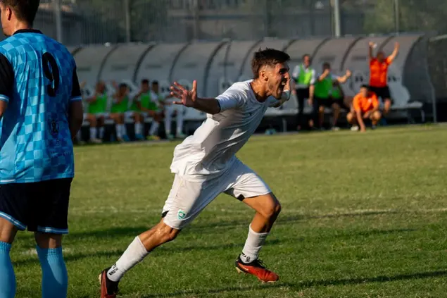L'esultanza di Staffa dopo il gol all'Ilvamaddalena in Coppa Italia (credits Evomarketing)