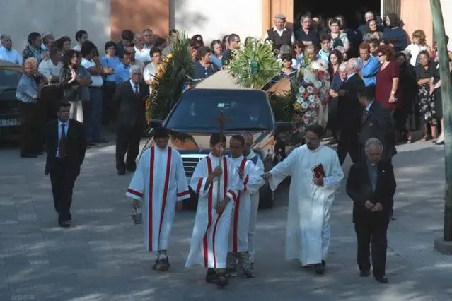 I funerali (le foto sono de L'Unione Sarda)