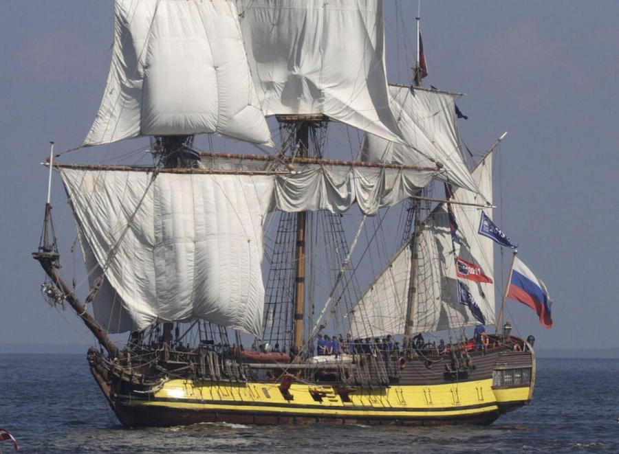 Nave scuola russa diretta a Cagliari: «Attracco vietato»