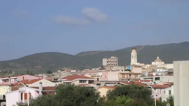 https://immagini.unionesarda.it/version/c:YTA0NTBmMDEtYTk5ZC00:OTFhMjkxYTAtODY5ZC00/image.webp?f=16:9