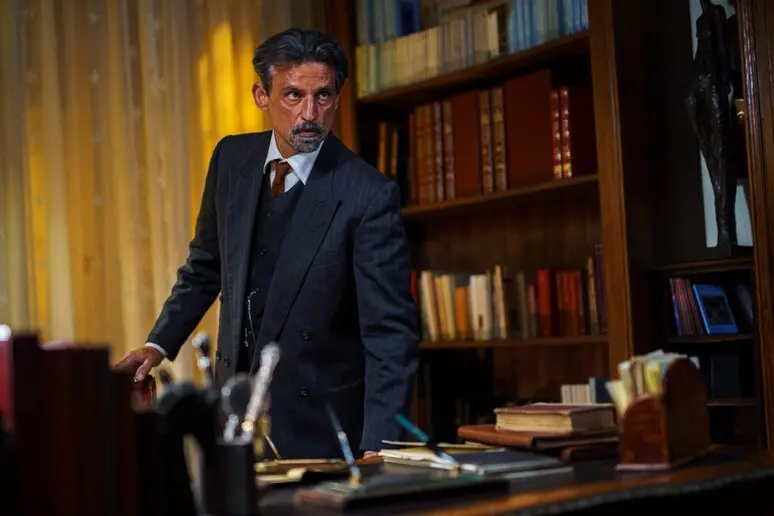 Enrico Lo Verso nei panni di Emilio Lussu