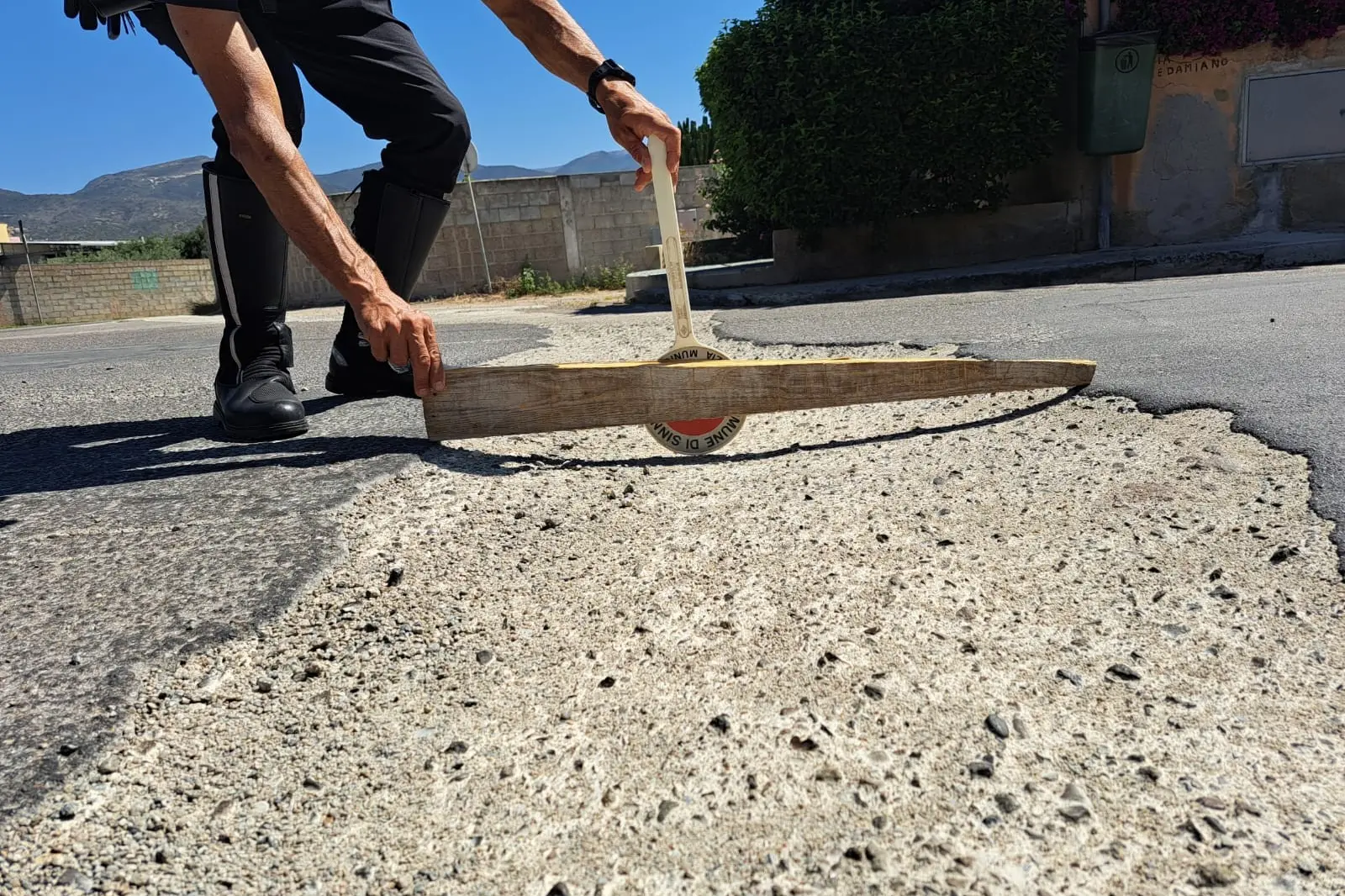 Sinnai, strada danneggiata