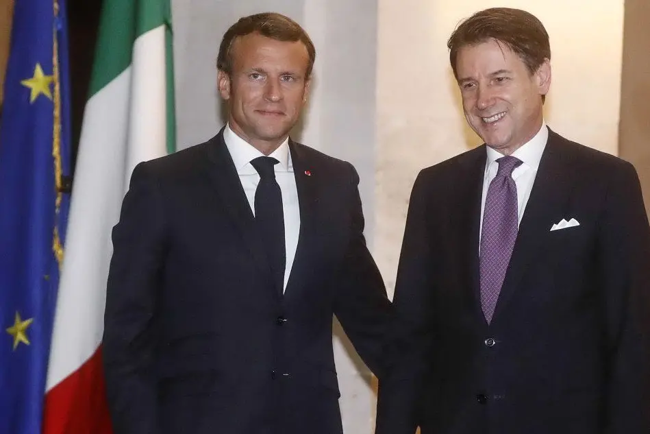 Emmanuel Macron e Giuseppe Conte (Ansa)