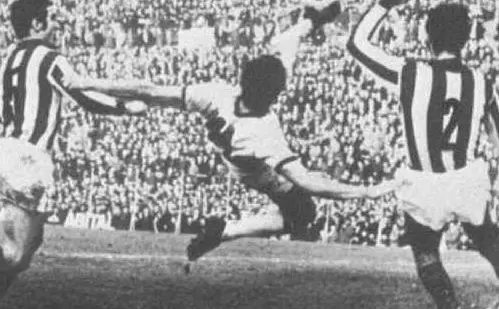 Il gol in rovesciata di Riva contro il Vicenza nel gennaio del 1970