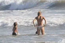 Martina Colombari al mare