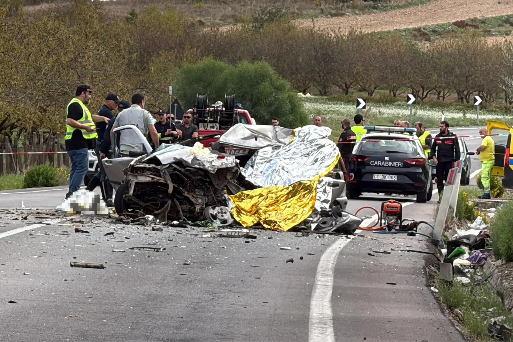 Quattro persone sono morte in un incidente stradale lungo la statale 123, in territorio di Naro (Agrigento). Secondo le prime informazioni le vittime sarebbero 4 operai che stavano raggiungendo le campagne per lavorare: erano su un'automobile che si è scontrata con un tir, 26 ottobre 2026. ANSA/CONCETTA RIZZO