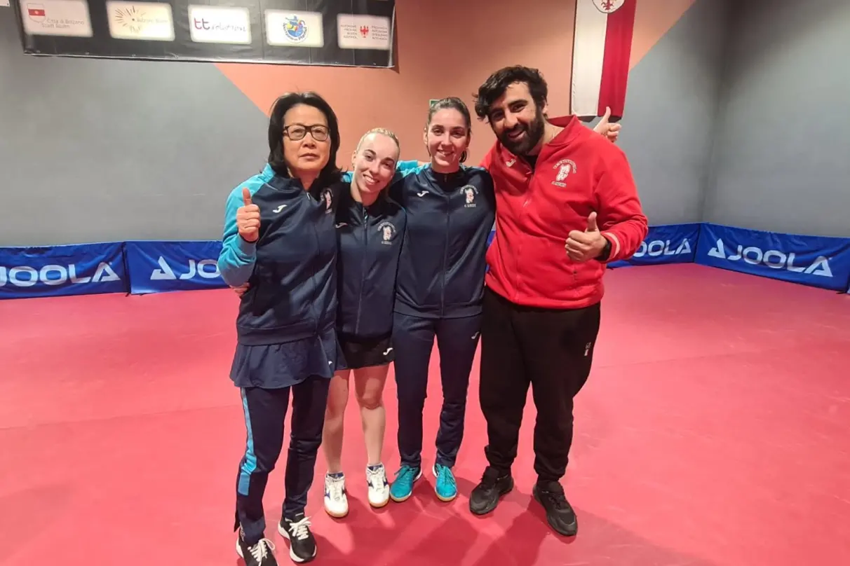 Il Quattro Mori sconfitto a Bolzano nei playoff scudetto. Da sin. Wei Jian, Arianna Barani, Tania Plaian e il coach Stefano Curcio (Foto concessa)