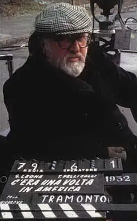 Il regista Sergio Leone sul set (Ansa)