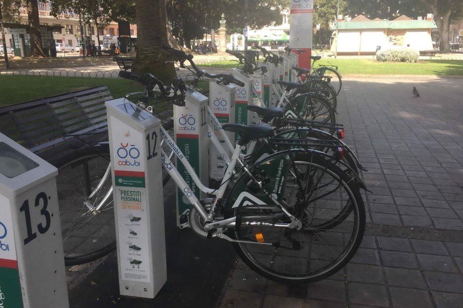 Cagliari: danneggiate nella notte le bici del bike sharing di piazza Matteotti