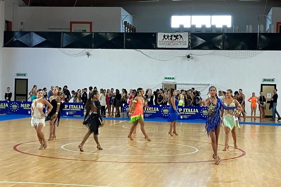 Una esibizione nell'edizione 2023 del campionato regionale di danza sportiva organizzato dall'Msp Sardegna (foto Zucca)