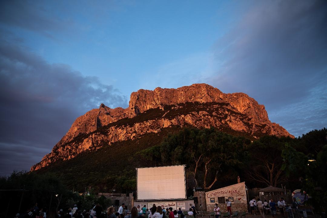 Un'immagine del Festival del cinema di Tavolara (foto Cinema Tavolara)