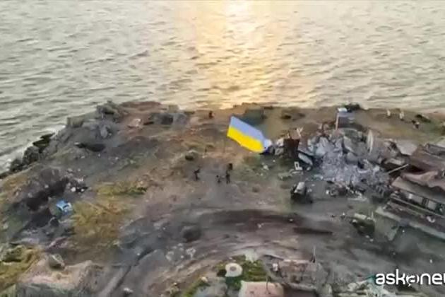 La bandiera Ucraina torna a sventolare sull'Isola dei Serpenti