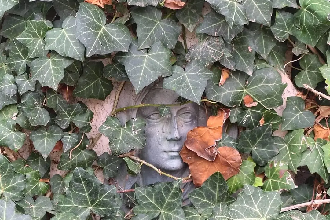 Una statua del cimitero monumentale di Pirri