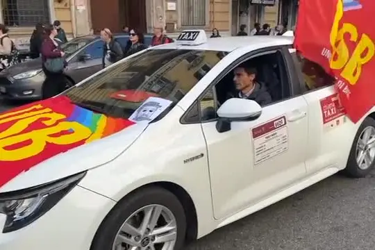 Sciopero, il tassista in corteo a Roma: "Il carovita è insostenibile"