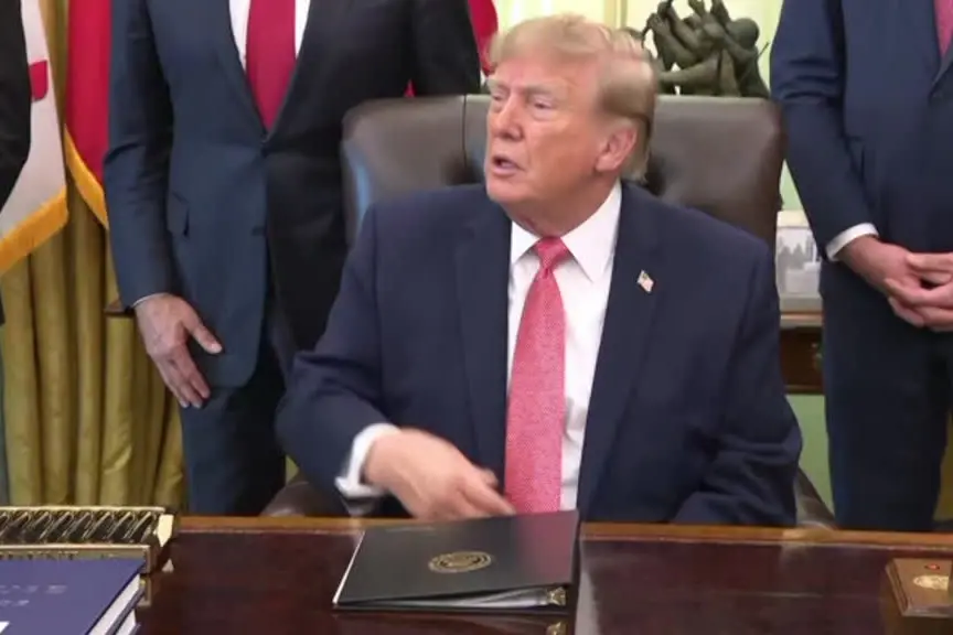 Trump: penso che Marine Le Pen sia stata maltrattata dalla giustizia