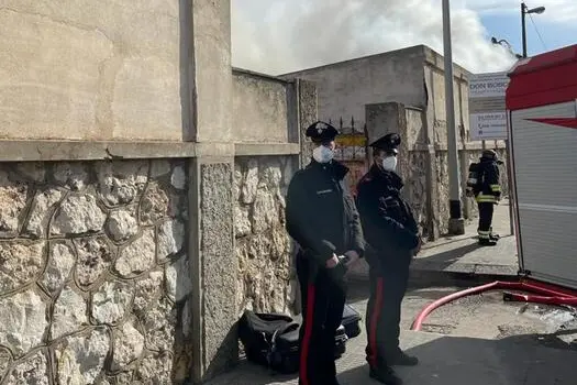 Lo stabile di via Riva di Ponente (Ansa)