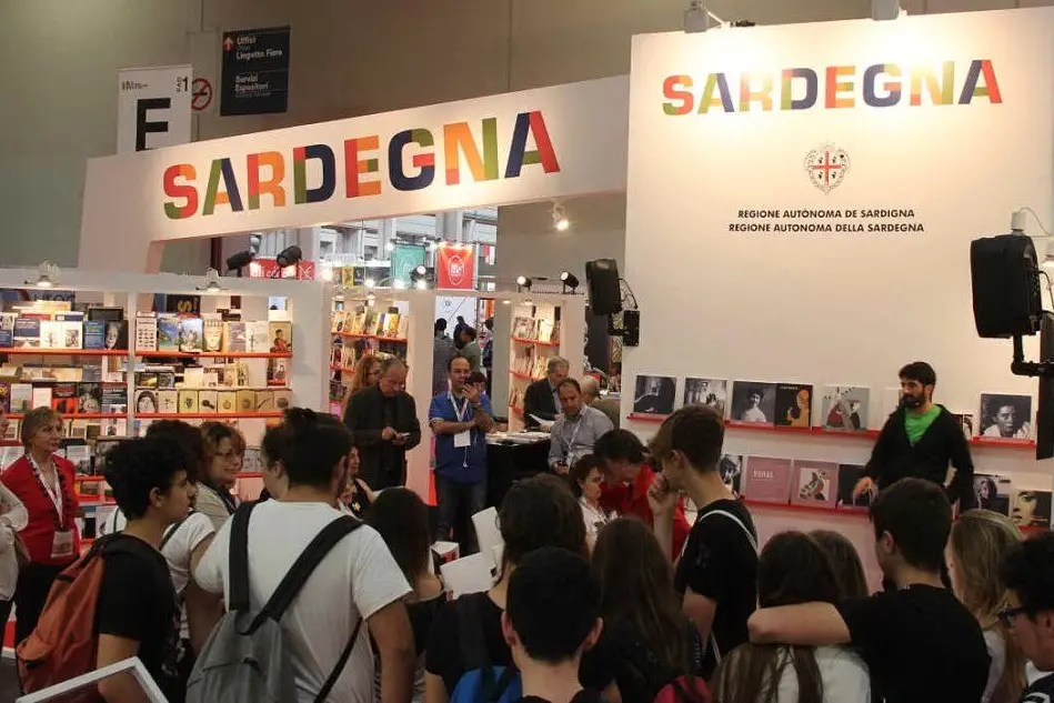 Lo stand della regione Sardegna al Salone del Libro di Torino