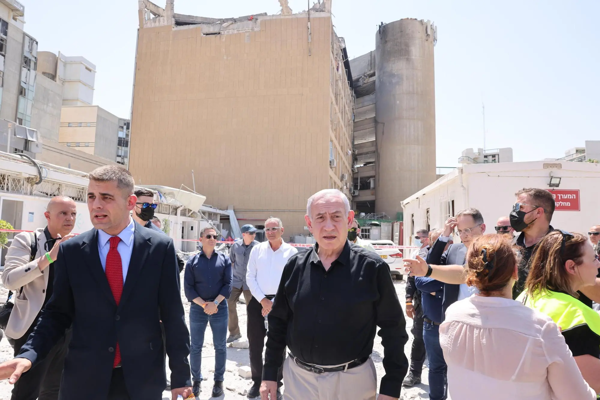 epa12185453 Israeli Prime Minister Benjamin Netanyahu visits the Soroka hospital complex, after it was hit by a missile fired from Iran, in Beer Sheva, Israel, 19 June 2025. Israel and Iran have been exchanging fire since Israel launched strikes across Iran on 13 June 2025 as part of Operation 'Rising Lion.' EPA/MARC ISRAEL SELLEM/POOL