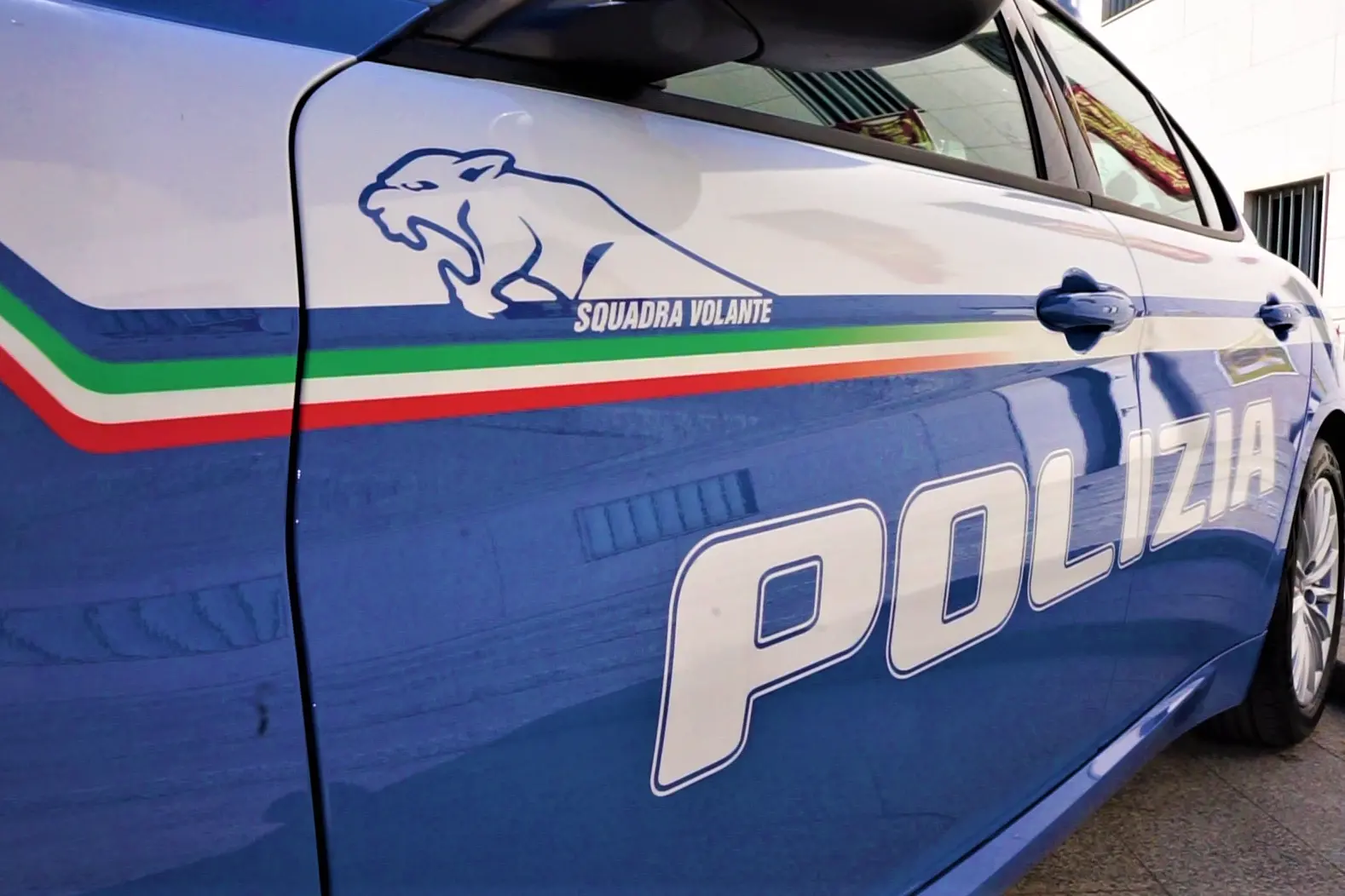 Un'auto della polizia  (L'Unione Sarda)