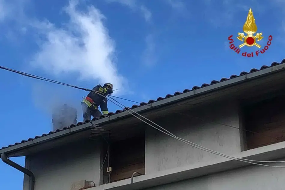 L'intervento dei vigili del fuoco (Foto pompieri)