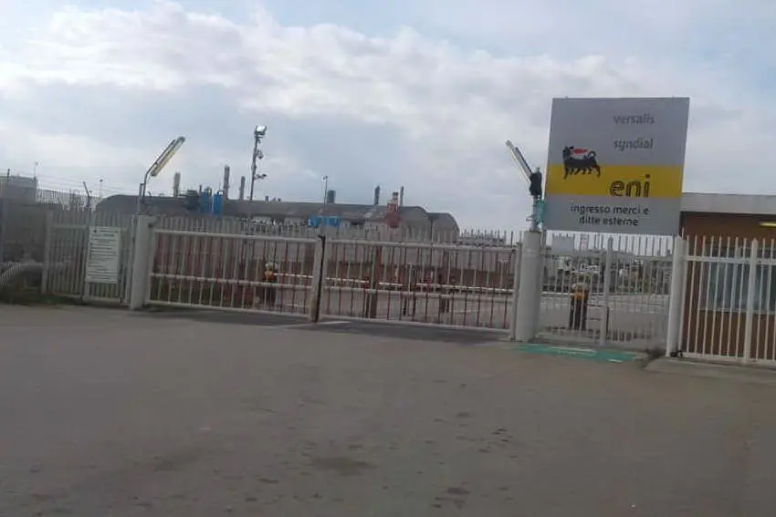 Lo stabilimento Eni di Porto Torres