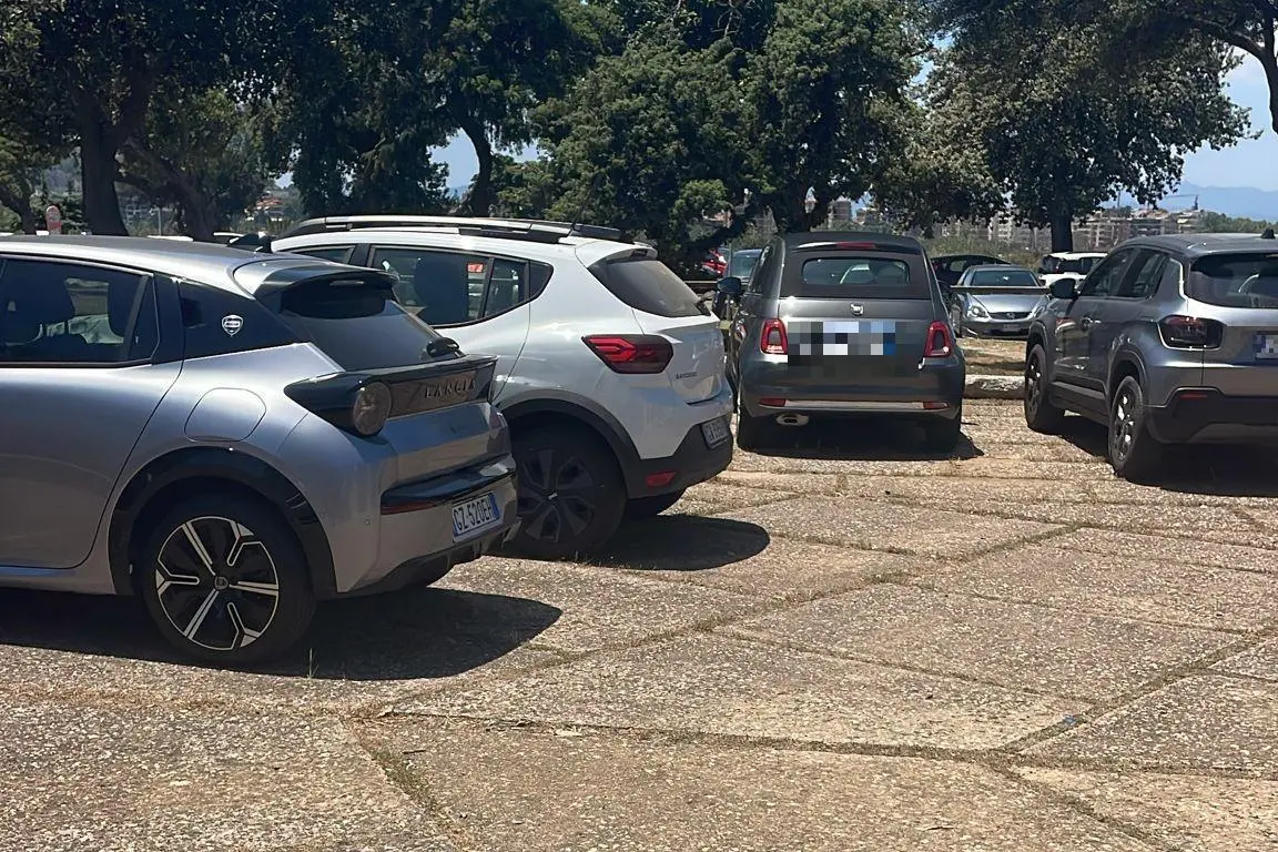 Parcheggi liberi al Poetto di Cagliari