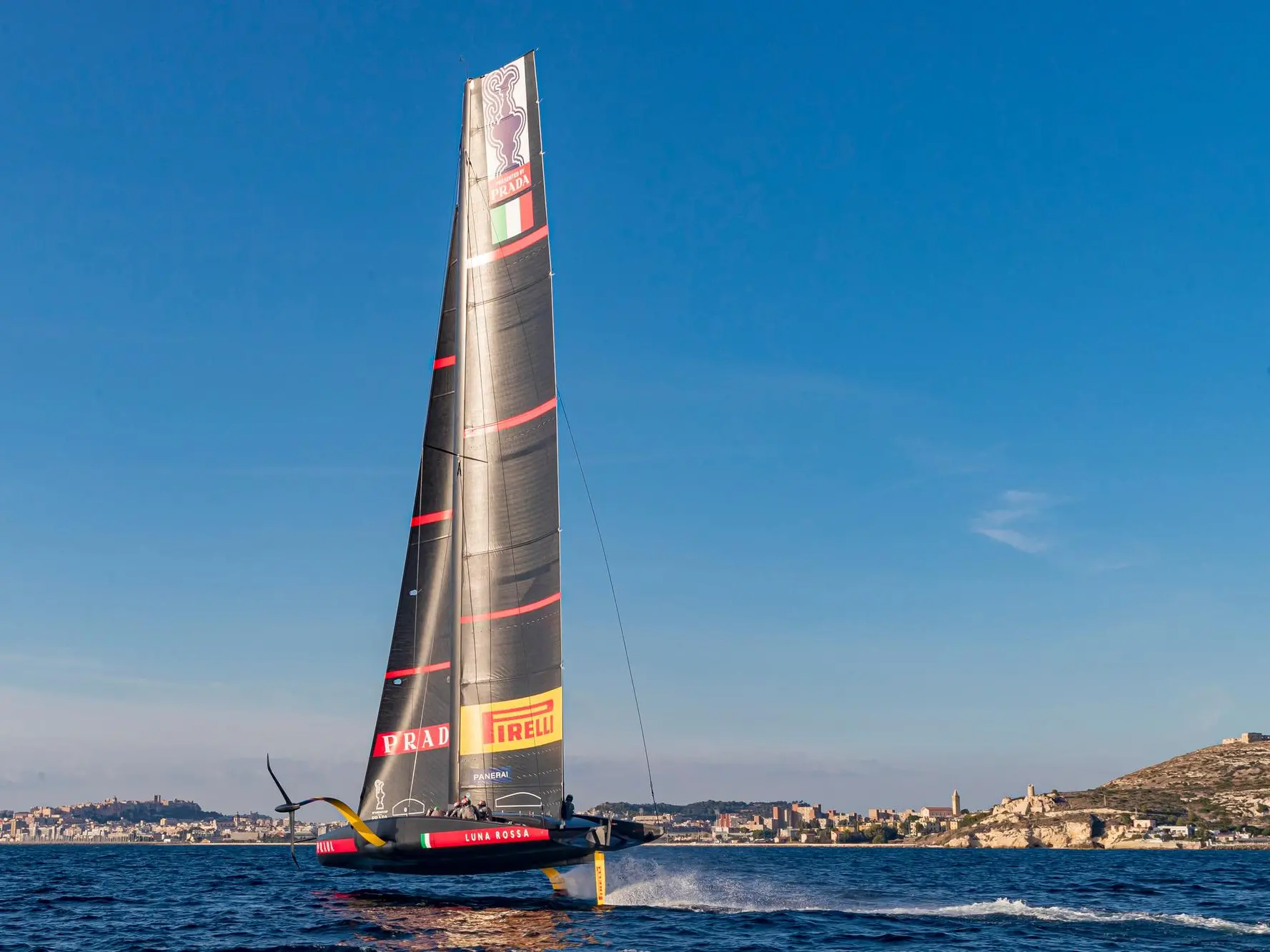 Luna Rossa a Cagliari (Ansa)