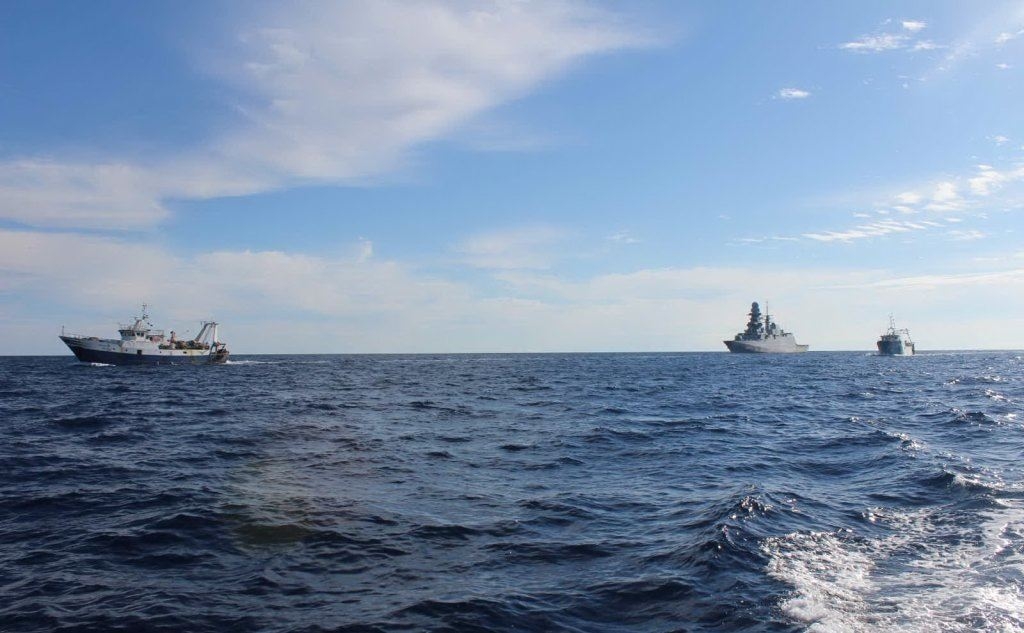 Le tre imbarcazioni in viaggio (foto ufficio stampa ministero della Difesa)