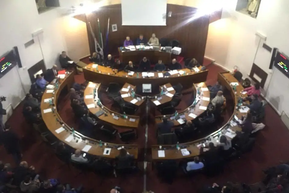 Il Consiglio comunale (foto L'Unione Sarda - Pinna)