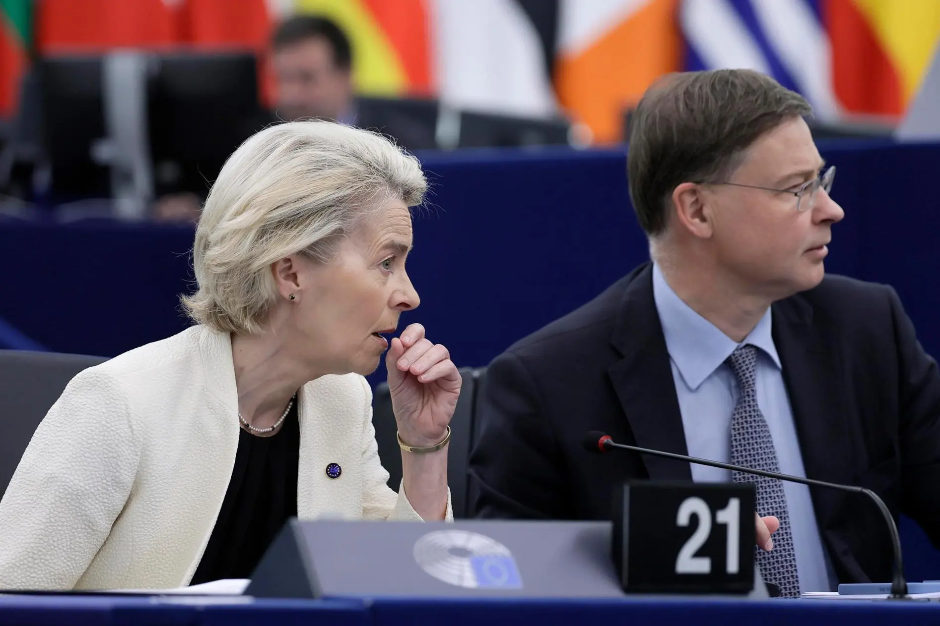 Ursula von der Leyen e Valdis Dombrovskis (Ansa)