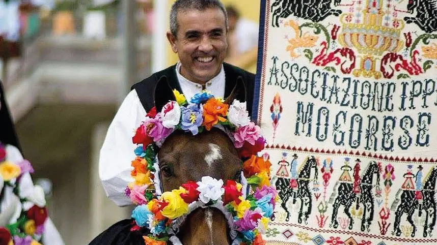 https://immagini.unionesarda.it/version/c:YTBmMDk0MjYtMjUyZi00:ZDJjNTdjNDAtYzg3Yi00/image.webp?f=16:9