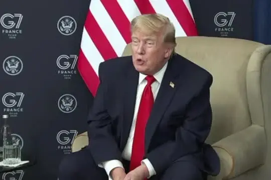 Trump conquistato da Macron con l'invito a Versailles: "È roba seria"