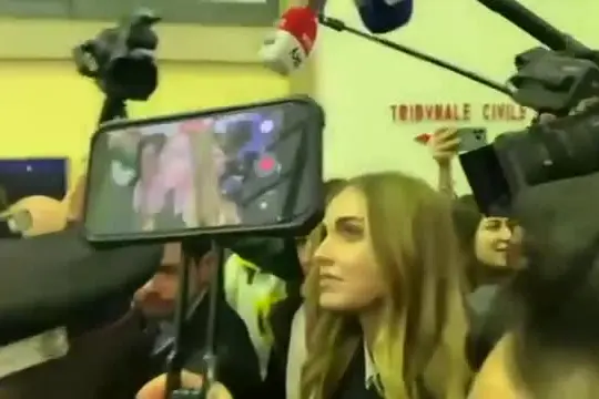 Chiara Ferragni in Tribunale per la sentenza: tranquilla e fiduciosa