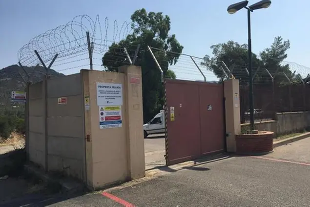 L'ingresso della Rwm a Domusnovas (L'Unione Sarda)