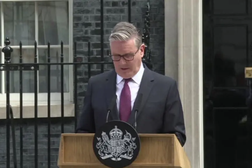 Gb, Starmer annuncia le dimissioni e si commuove