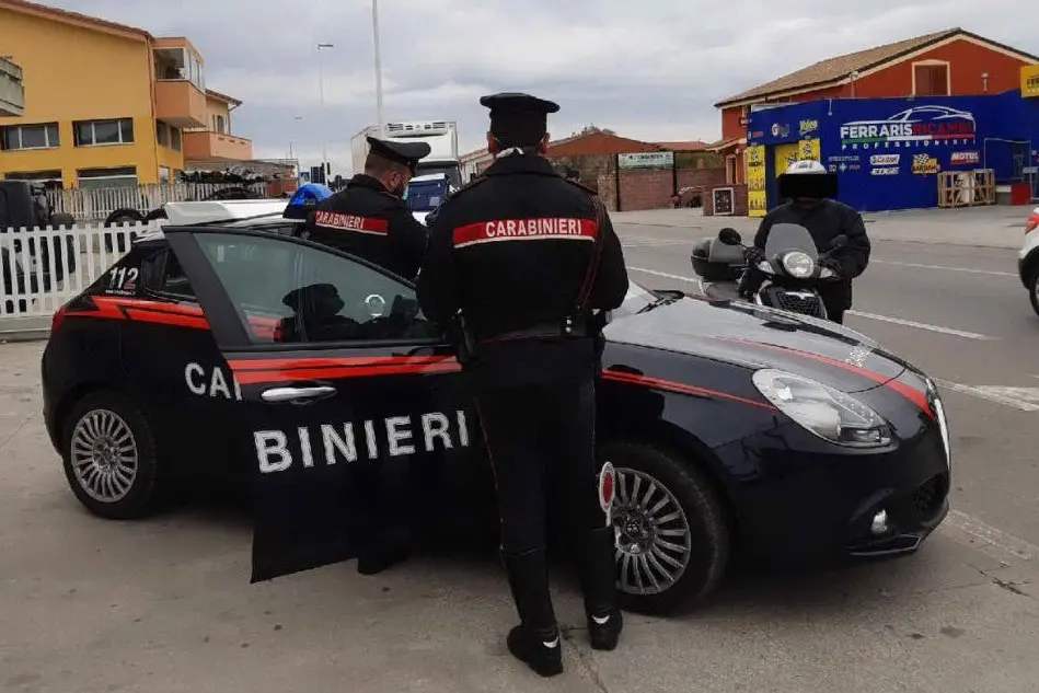 Una pattuglia (foto carabinieri)