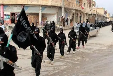 Le bandiere dello Stato Islamico (foto Ansa)
