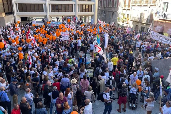 La manifestazione per la consegna delle firme della Pratobello 24 il 2 ottobre a Cagliari (foto Ansa)