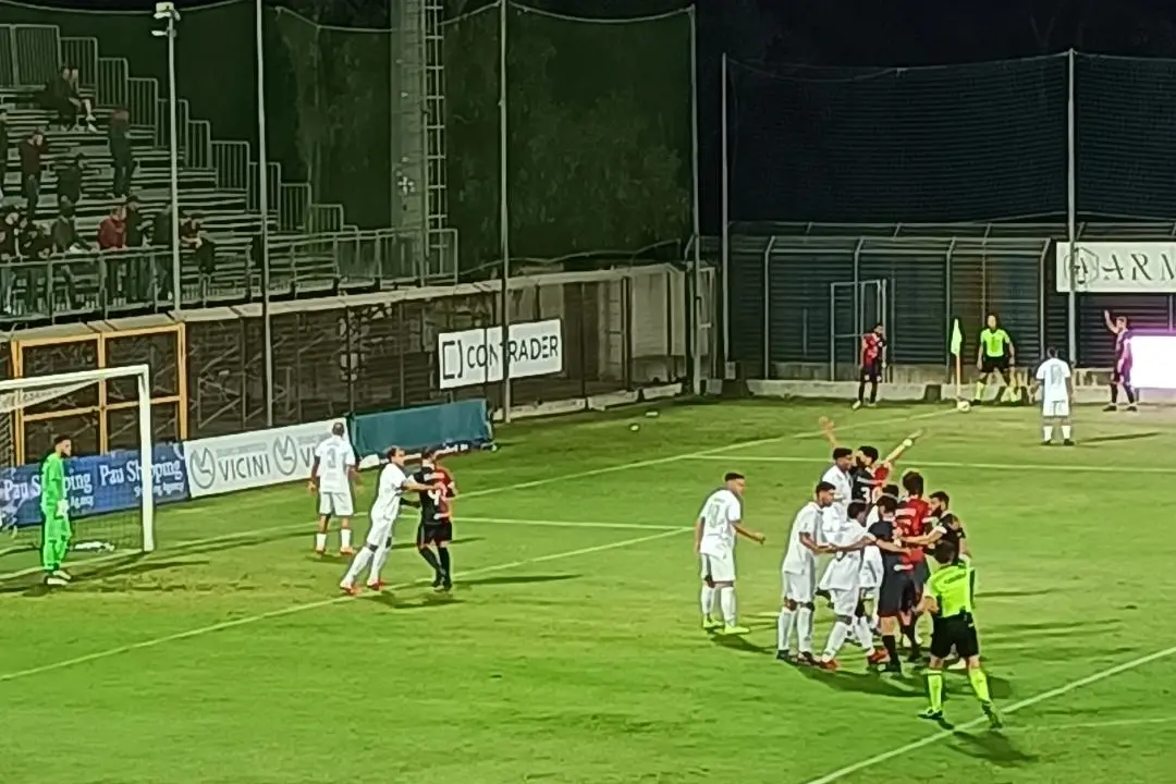 Un'immagine del derby di Coppa Italia tra Olbia e Torres (foto Ilenia Giagnoni)