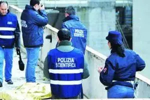 La polizia scientifica sul luogo della tragedia