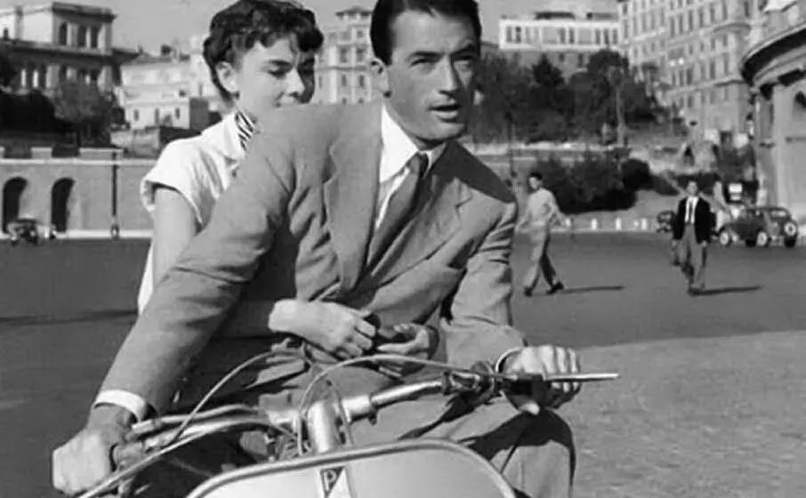 Il giro in Vespa per le strade della capitale in &quot;Vacanze romane&quot;