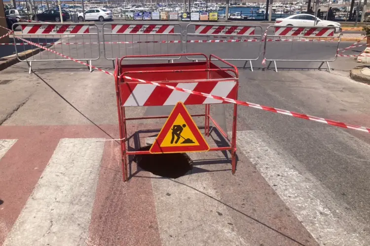 La buca profonda riparata in via Ettore Sacchi- Porto Torres (foto Pala)