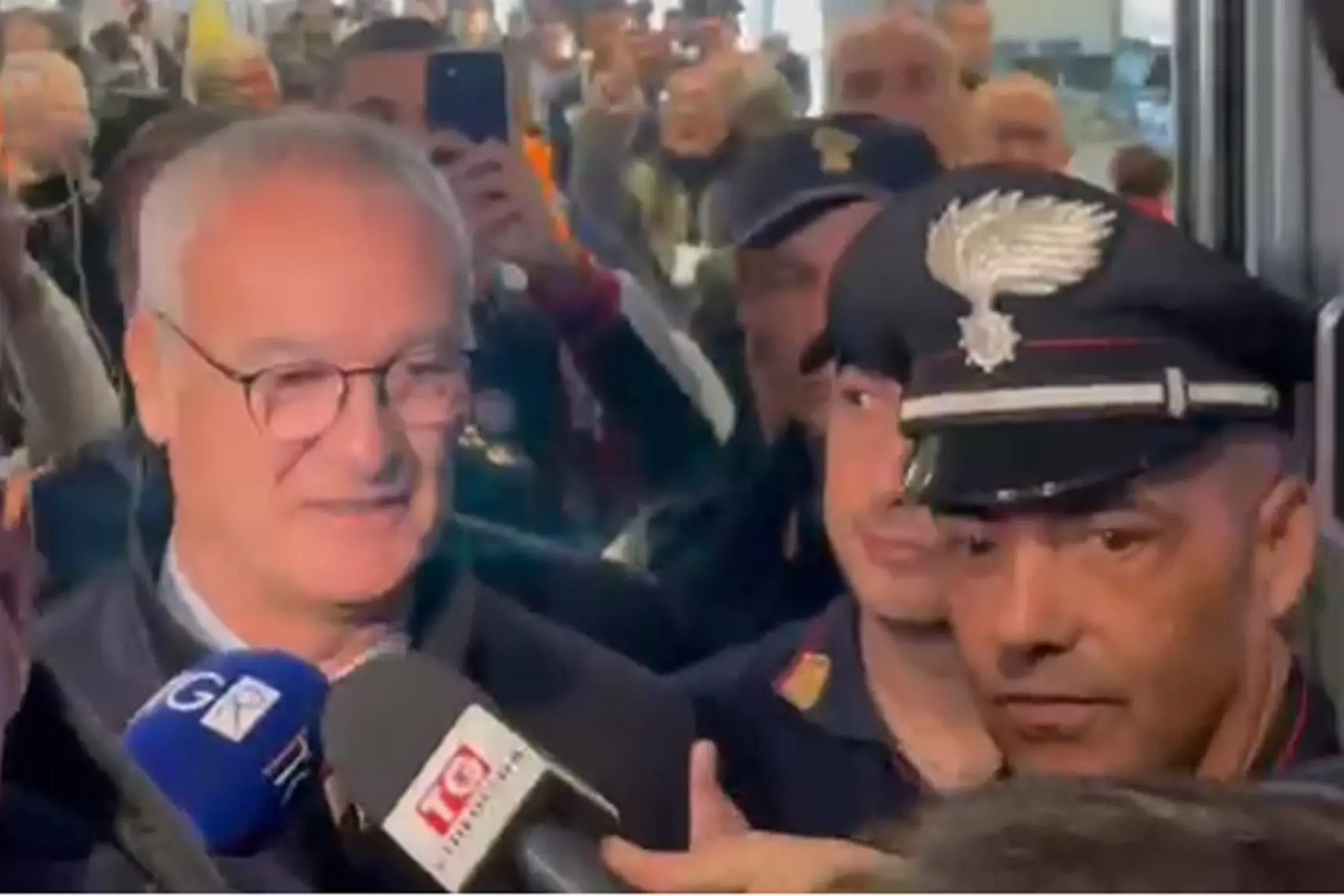 L'arrivo di Claudio Ranieri in aeroporto a Cagliari  (Foto: Spignesi)