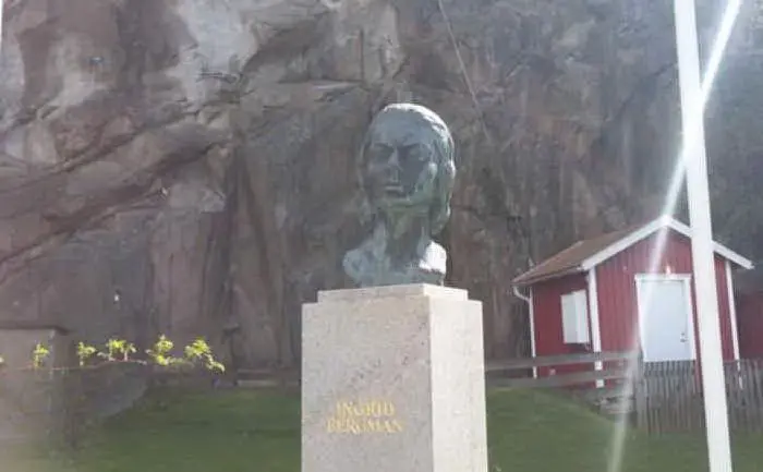 Un'opera dedicata all'attrice nel villaggio in Svezia di Fjällbacka