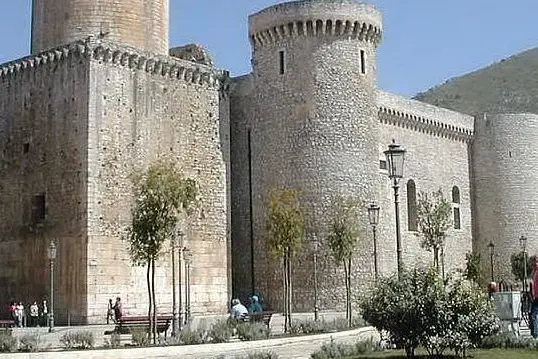 Il castello di Fondi (foto wikimedia)