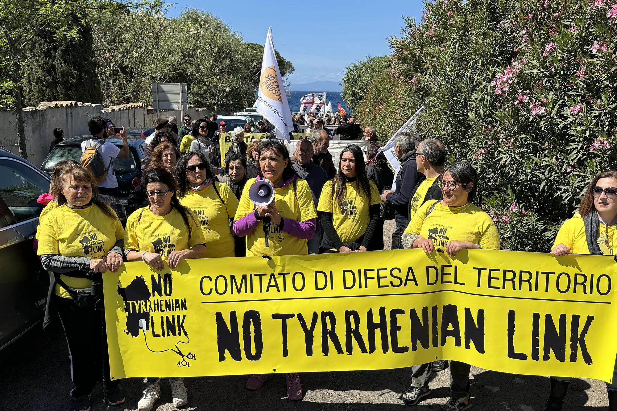Una manifestazione contro il Tyrrhenian Link (foto L'Unione Sarda - Anedda Endrich)