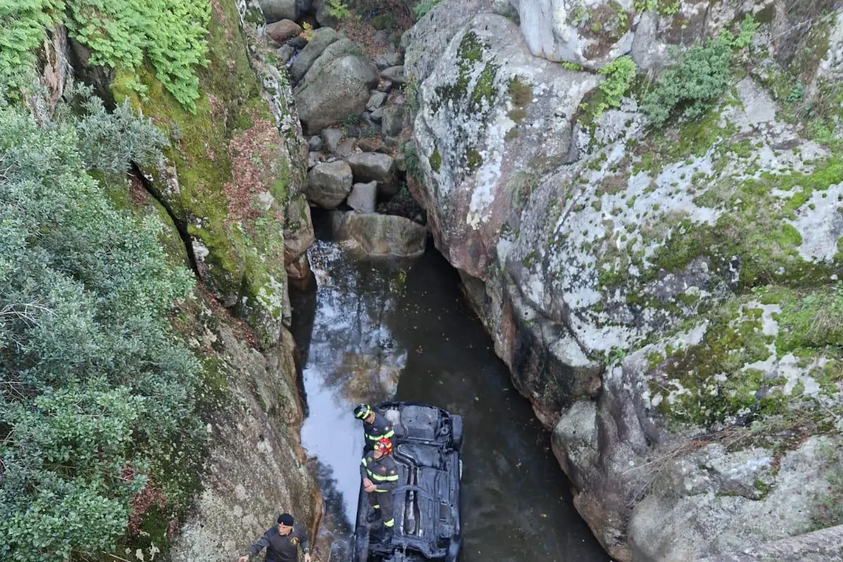L'auto dei tre operai egiziani morti in un incidente stradale a Villagrande l'8 dicembre