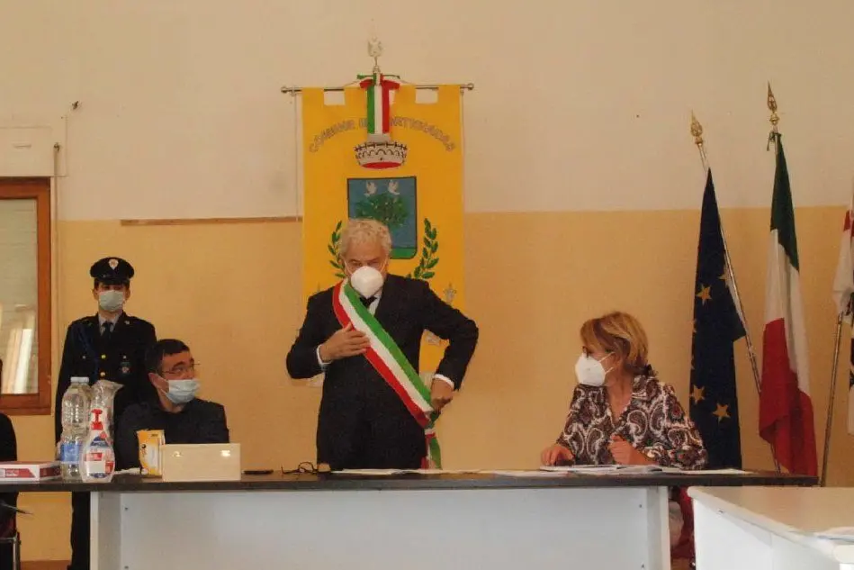 Il sindaco di Bortigiadas Nicola Saba in un momento della seduta odierna (foto da lui concessa)